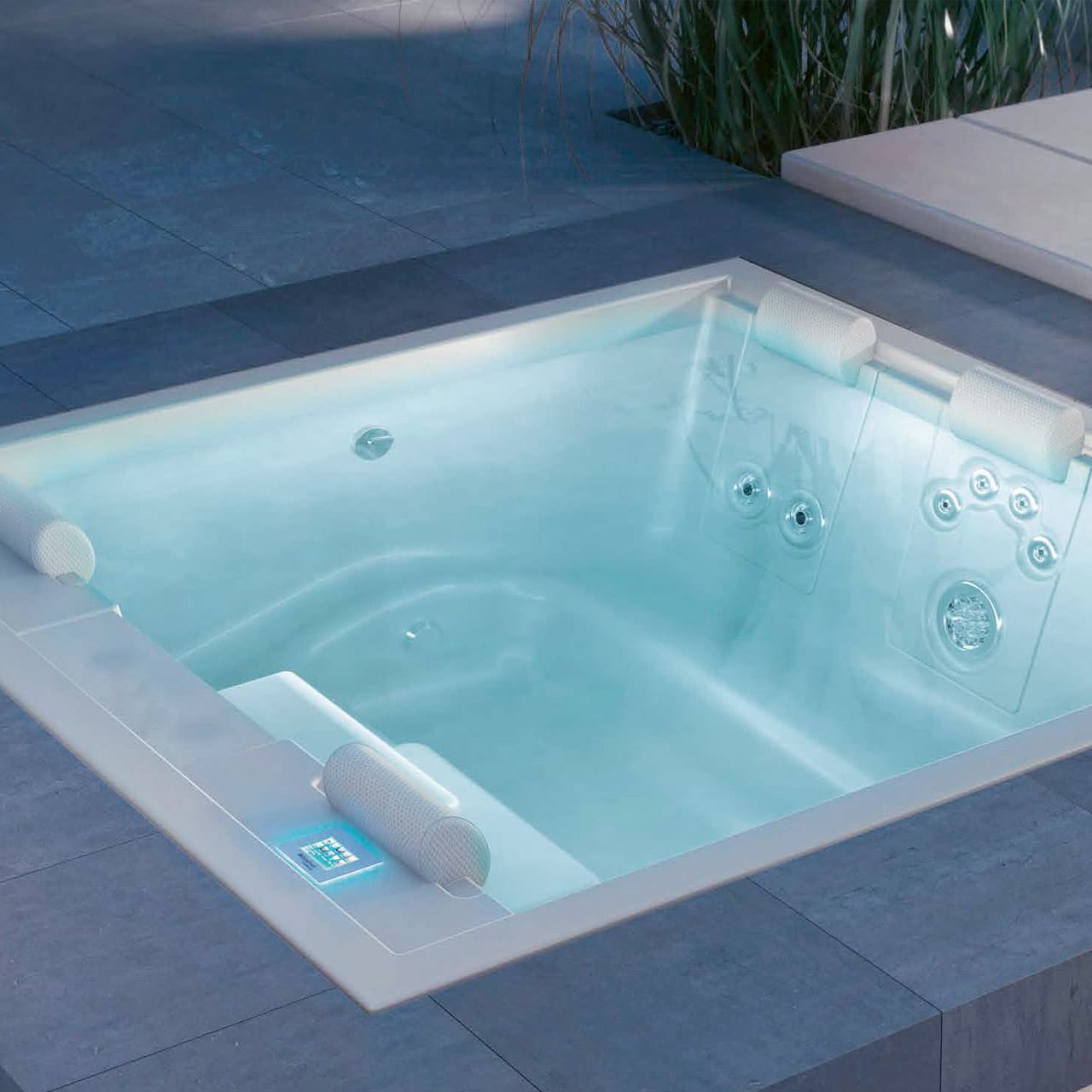 Einbau Whirlpool stilvolle Beleuchtung