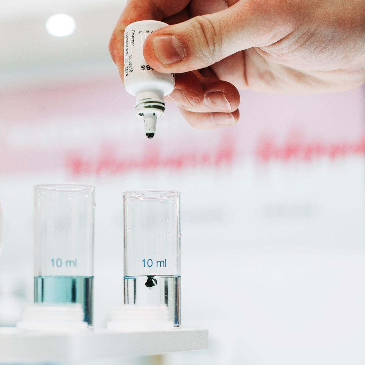 Pletter på glas – en vandanalyse kan hjælpe dig med en løsning