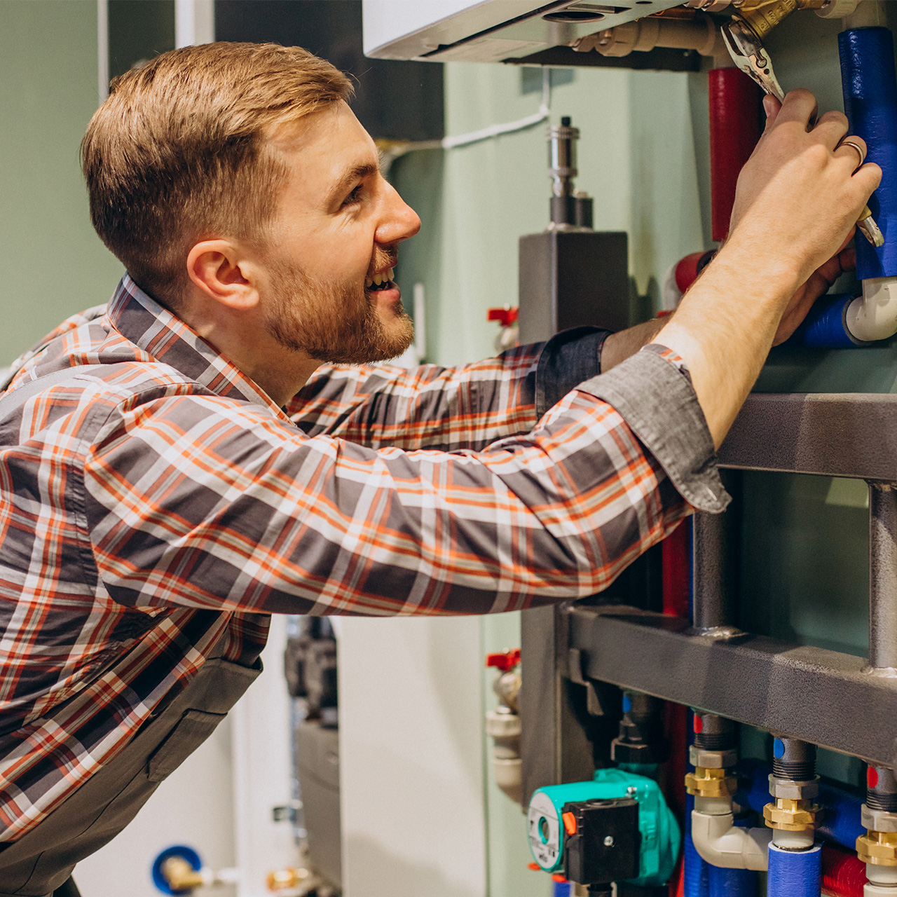 varmemester vedligeholder varmecentral