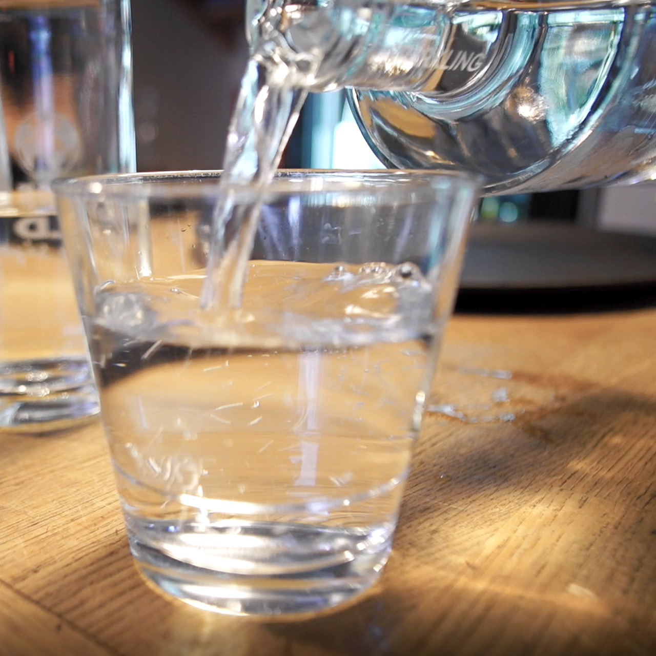 mineralvand-i-glas-fra-bwt