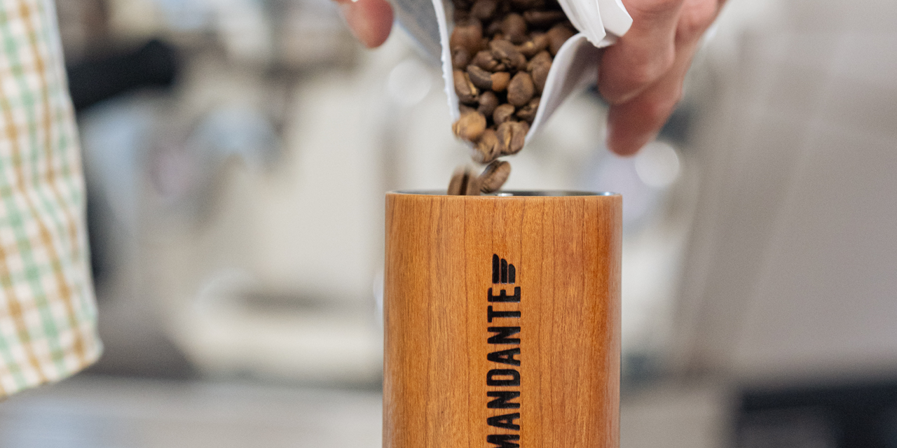 Kværn bønner til kaffen