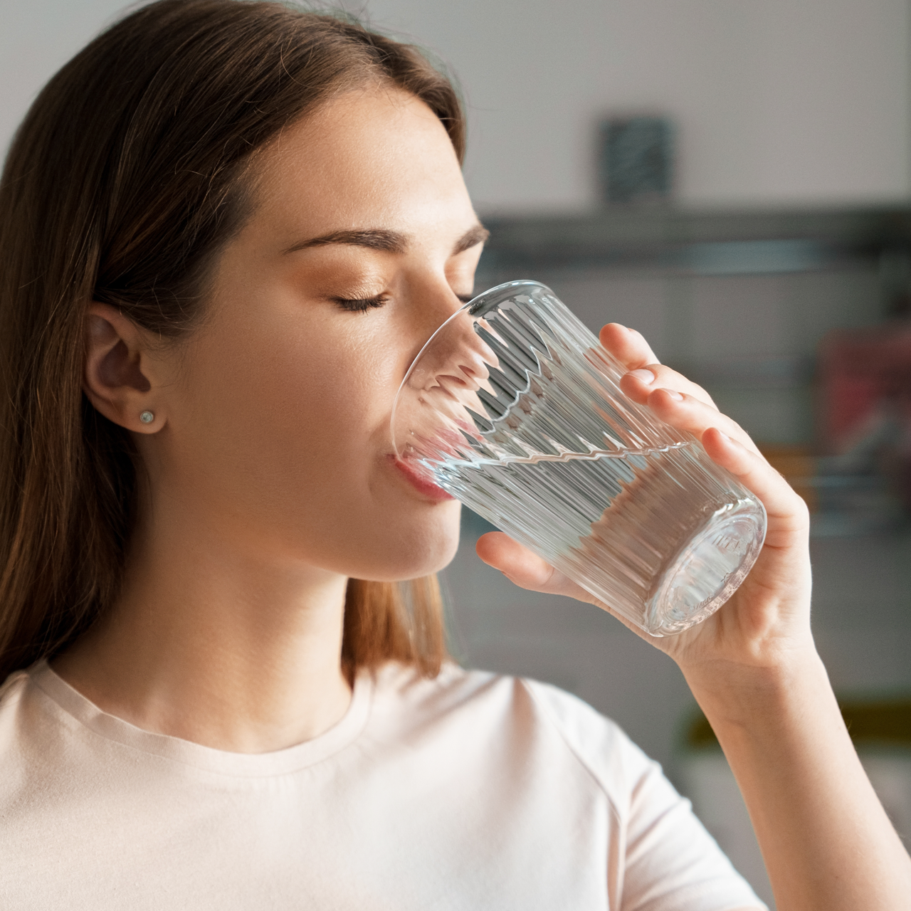 Drop vand på flaske – drik vand fra hanen