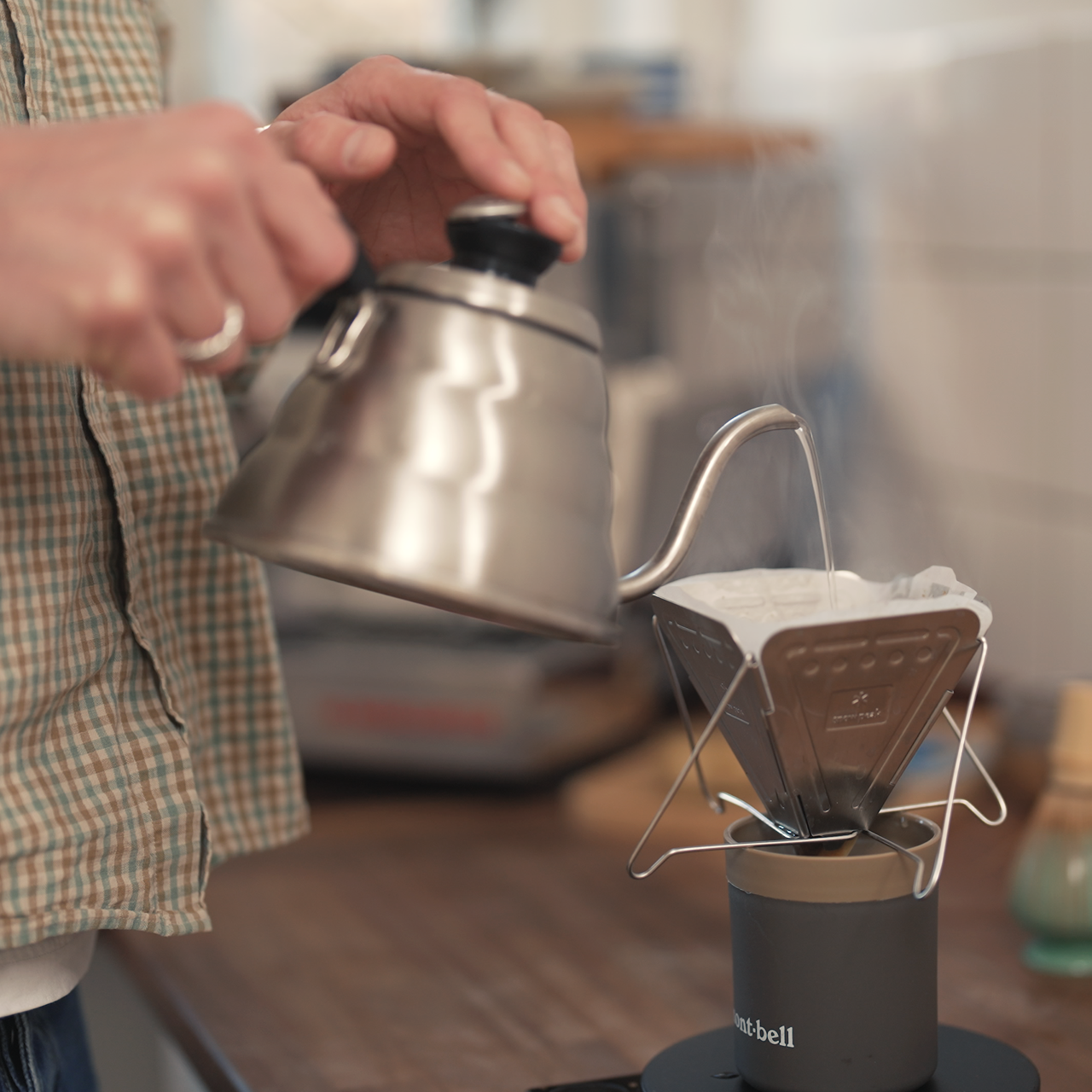 Sebastian brygger kaffe med RO-vand