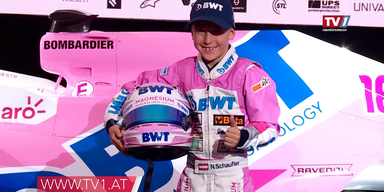 Niklas mit Formel 1 Auto 