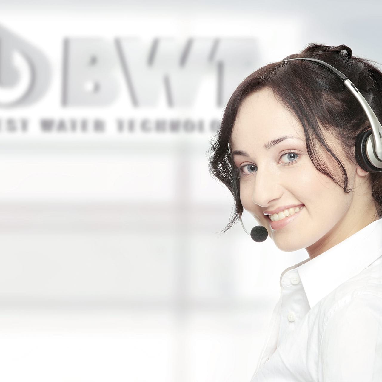 Kundendienstmitarbeiterin bereit für Ihren Anruf