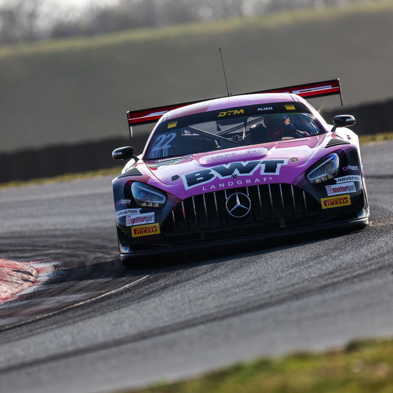 DTM Auto von BWT auf Strecke.