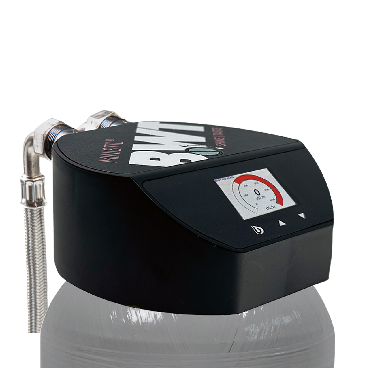 MINISTIL Anschlusskopf TE‑Serie seitlich montiert auf einer Teilentsalzungs‑Patrone, mit Display und Edelstahl‑Anschlussschläuchen