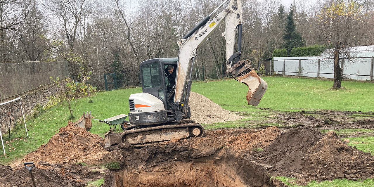 BWT pool og spa assistance til udgravning