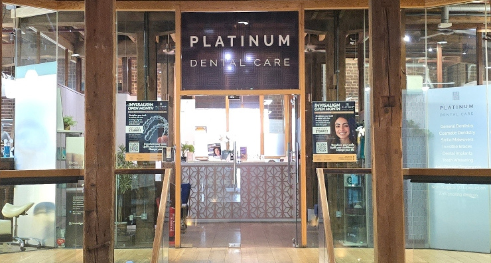 Platinum Dental Care reception 1680x900