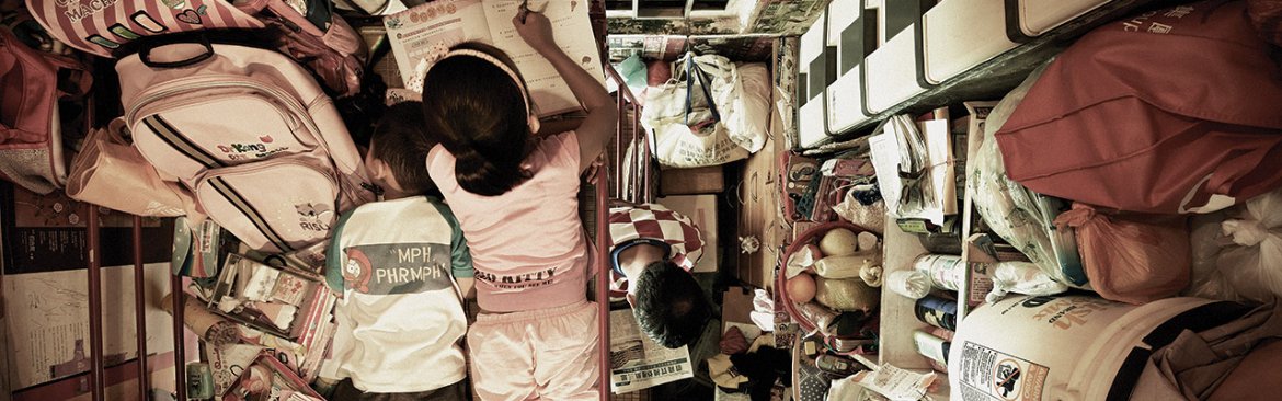 SoCo: Children in cubicle (©Benny Lam/SoCo)