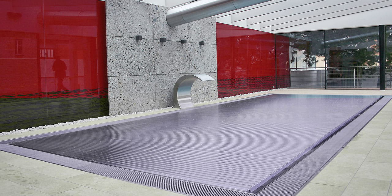 Hallenbad Überlaufrinne