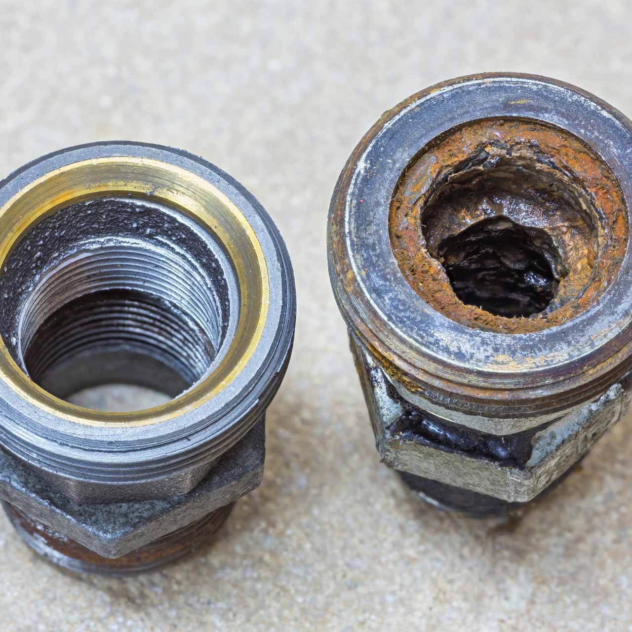 Comparaison de deux tuyaux : entartrés et non entartrés