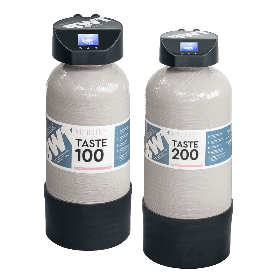 Deux cartouches grises avec une étiquette bleue et blanche.