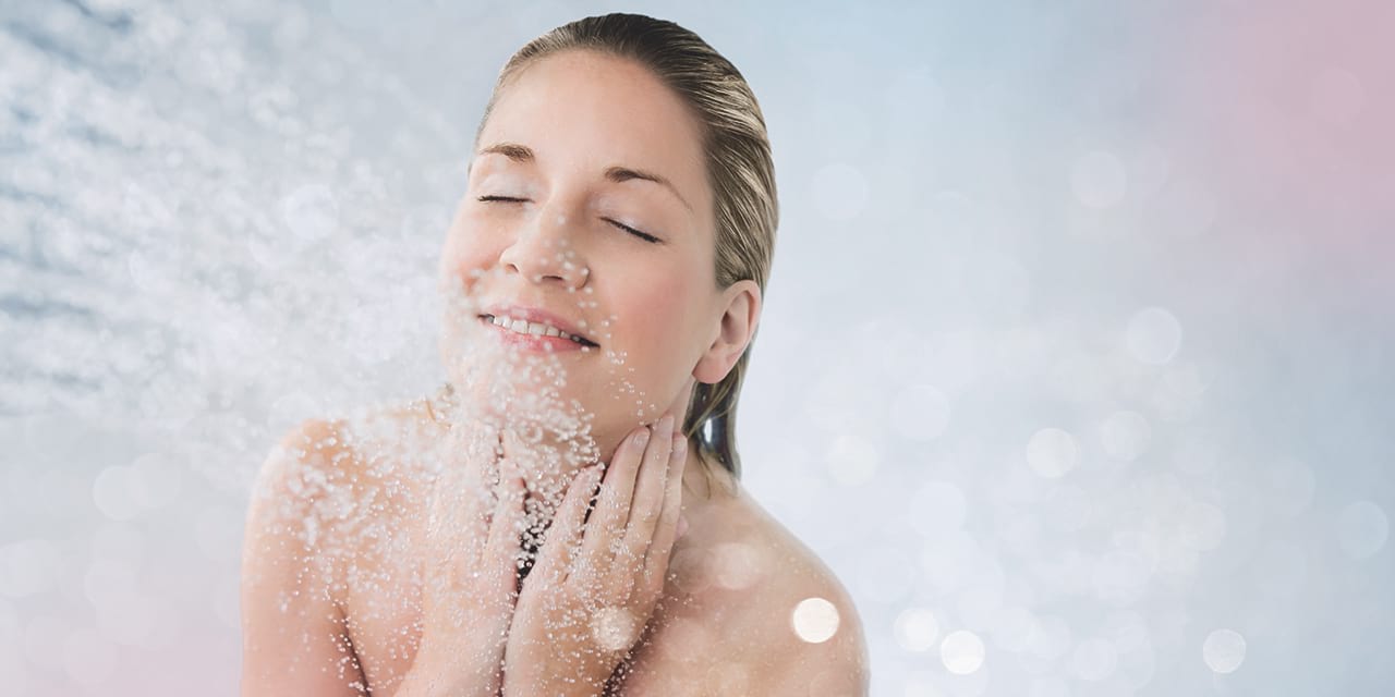 femme-douche-eau-adoucie