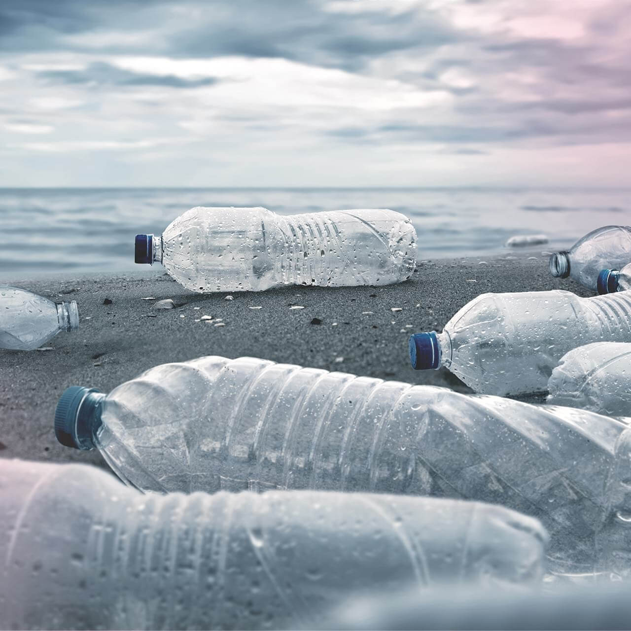 plage-bouteilles-eau-plastique