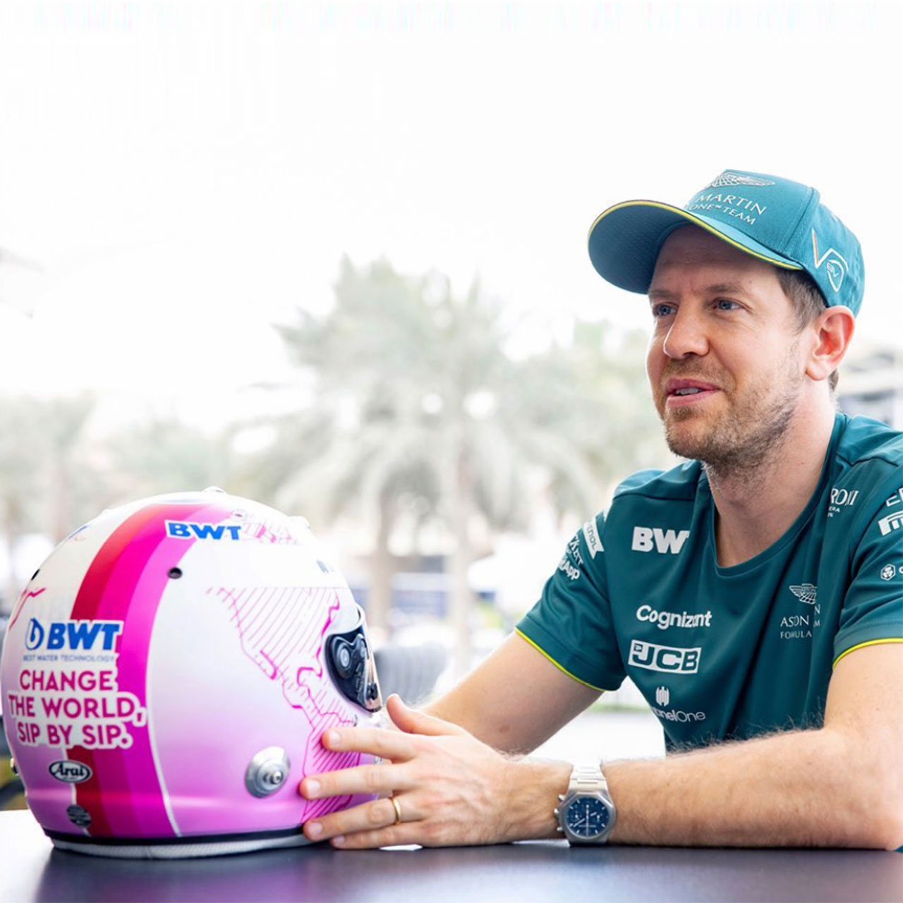 Sebastian Vettel, Ambassador BWT, Change the world, sip by sip, F1, Aston Martin, casco, rosa, sport