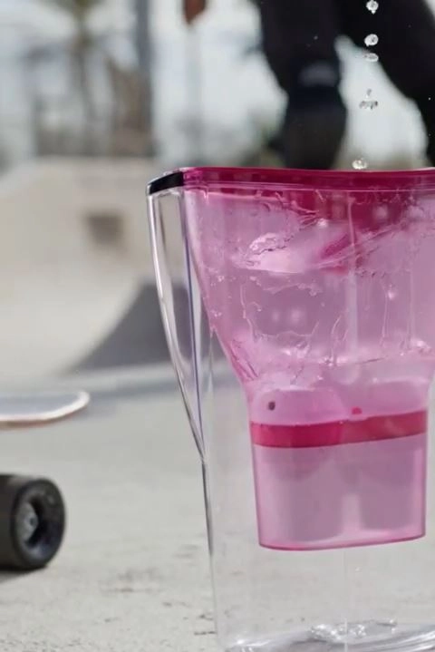 Pinker Tischwasserfilter
