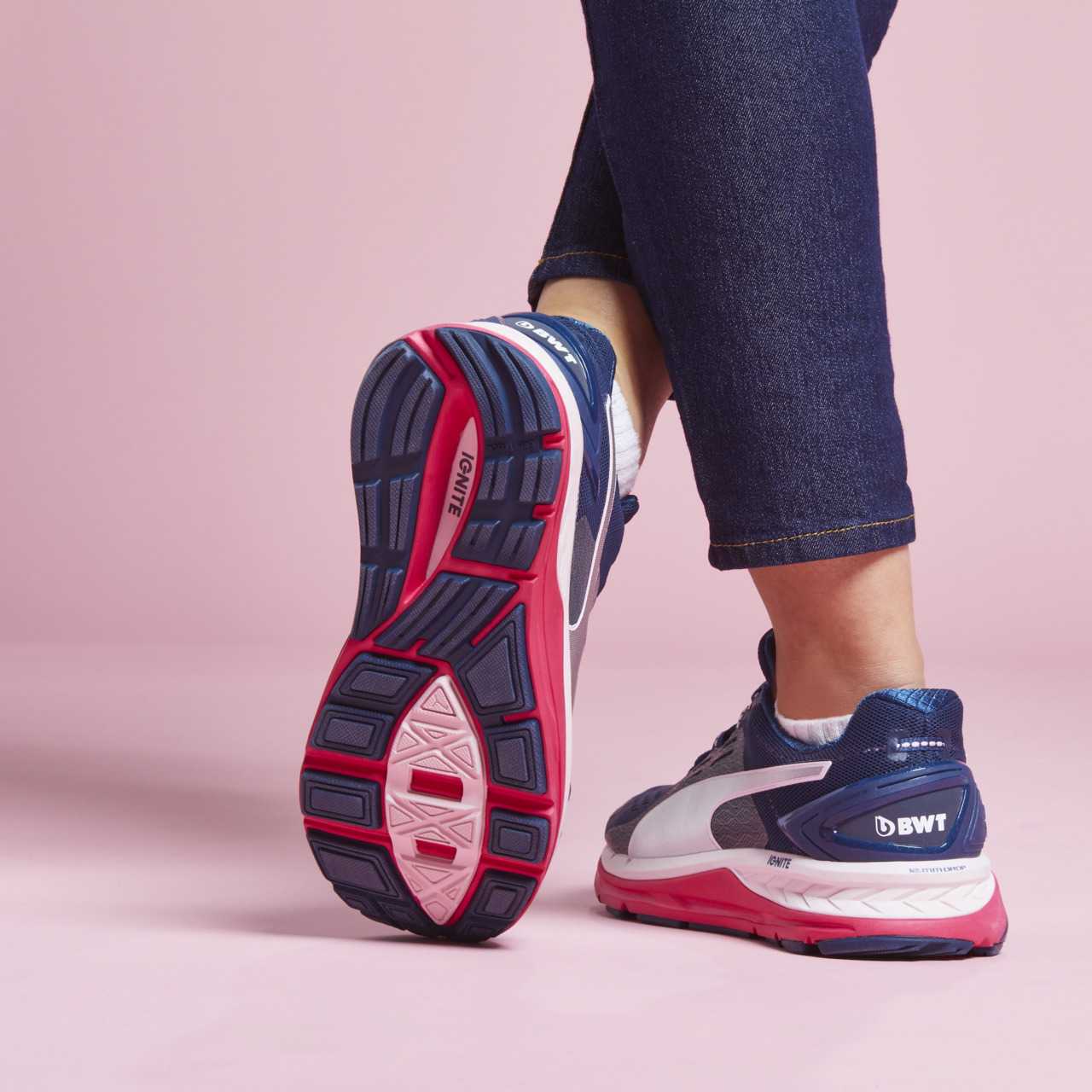 BWT Laufschuh in blau, weiß und rosa Design