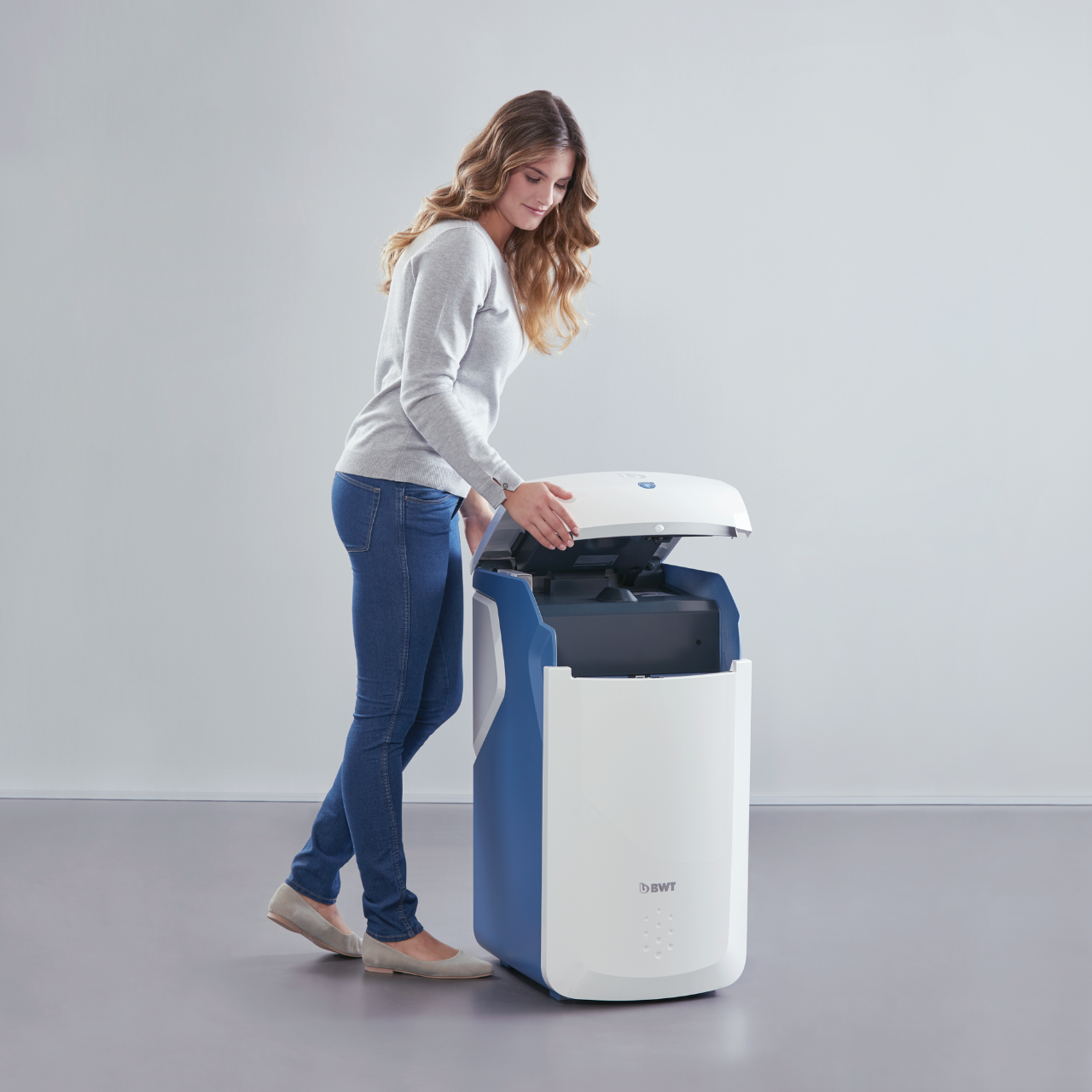 BWT WS and woman in the middle