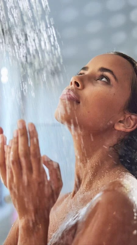 Femme sous la Douche BWT